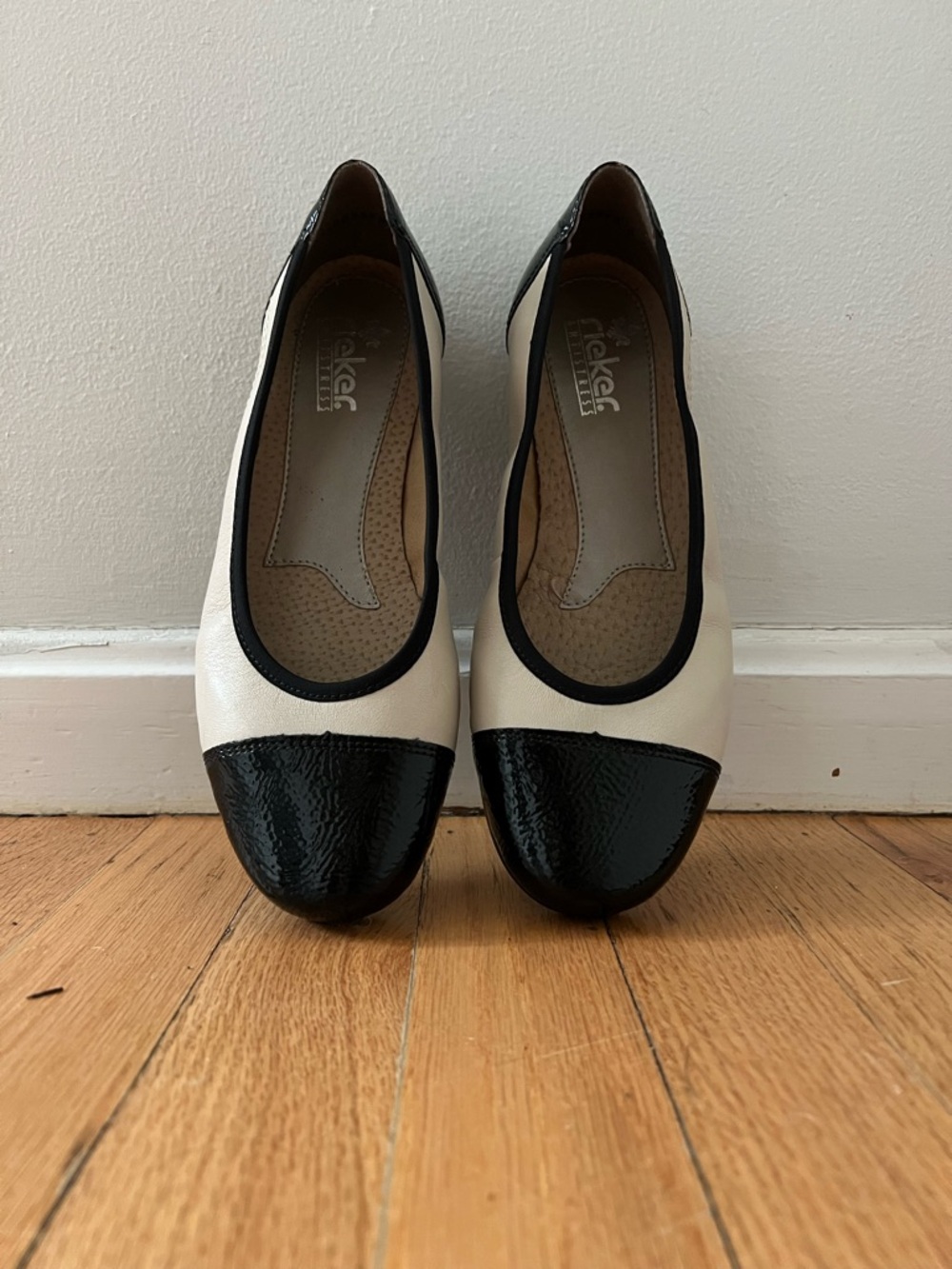 Reiker Antistress Cap Toe Ballet Flats Cream Black Leather Comfort Shoes